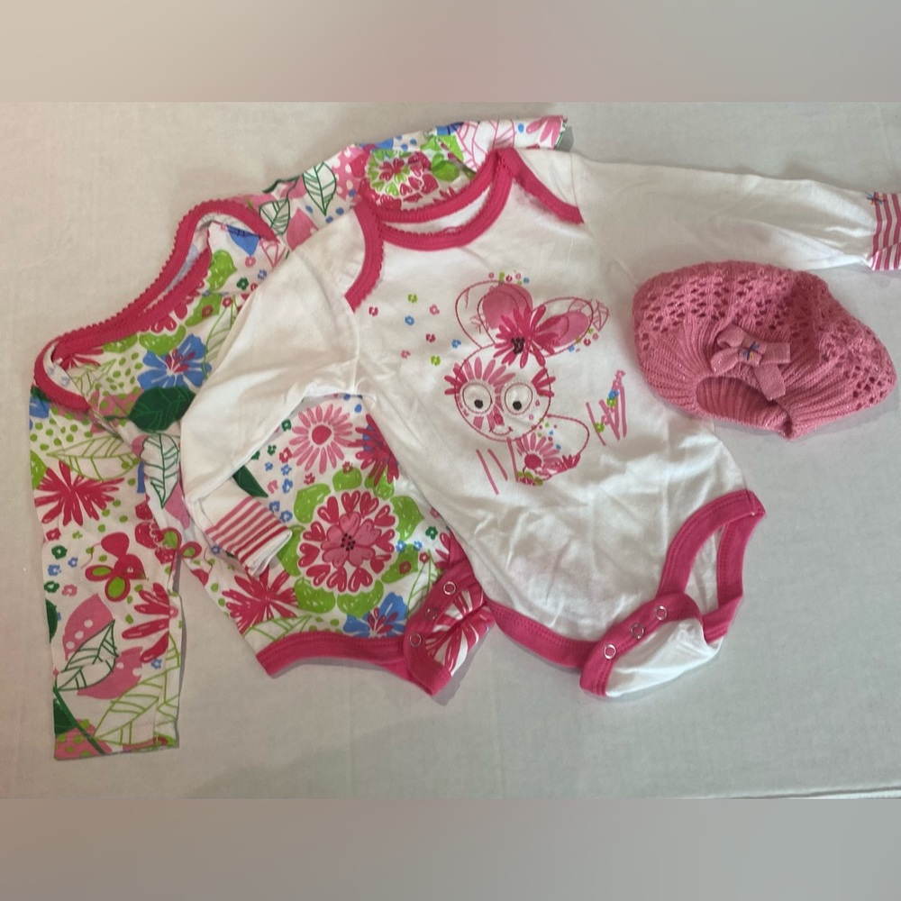 Truly Scrumptious by Heidi Klum 2 piece bodysuits size 6m with matching hat NWT